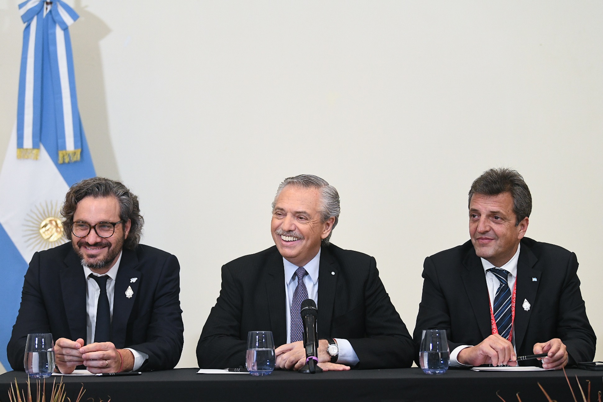 Sergio Massa&nbsp; รัฐมนตรีกระทรวงเศรษฐกิจ (คนขวา)<br>รูปภาพ:&nbsp;Casa Rosada