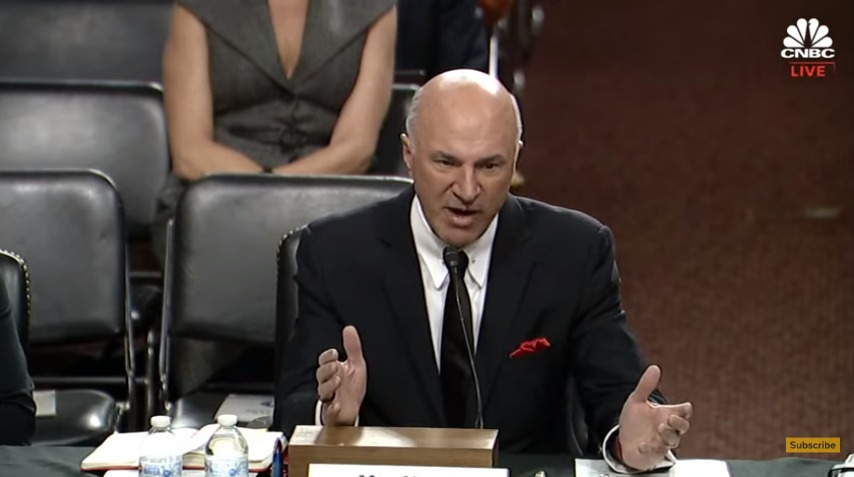 <i>Kevin O'Leary ขณะให้การ<br>รูปภาพ: Senate Banking Housing and Urban Affairs Committee</i>