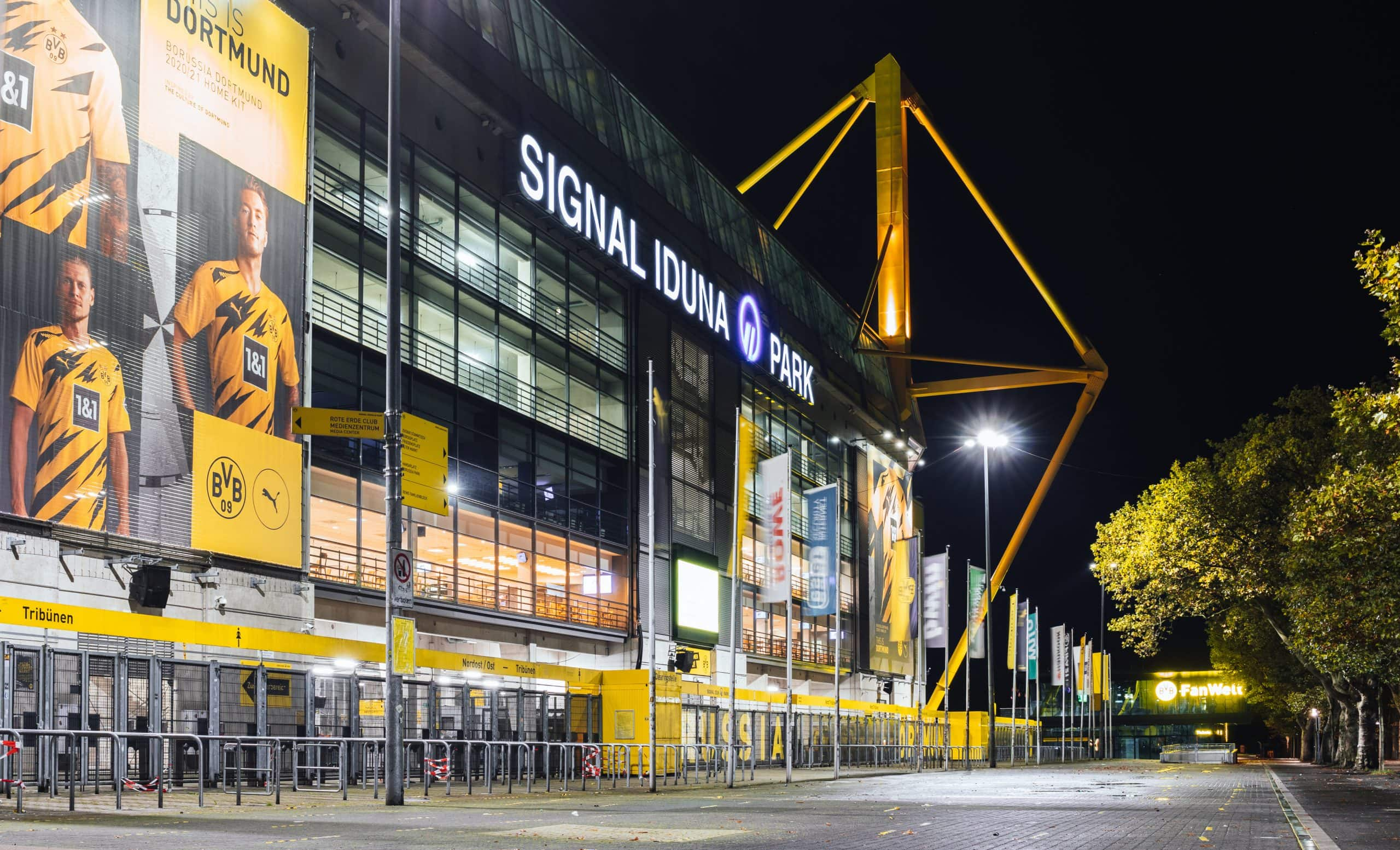 <i>สนามฟุตบอล&nbsp;Signal Iduna Park<br>รูปภาพ:&nbsp;gettotext.com</i>