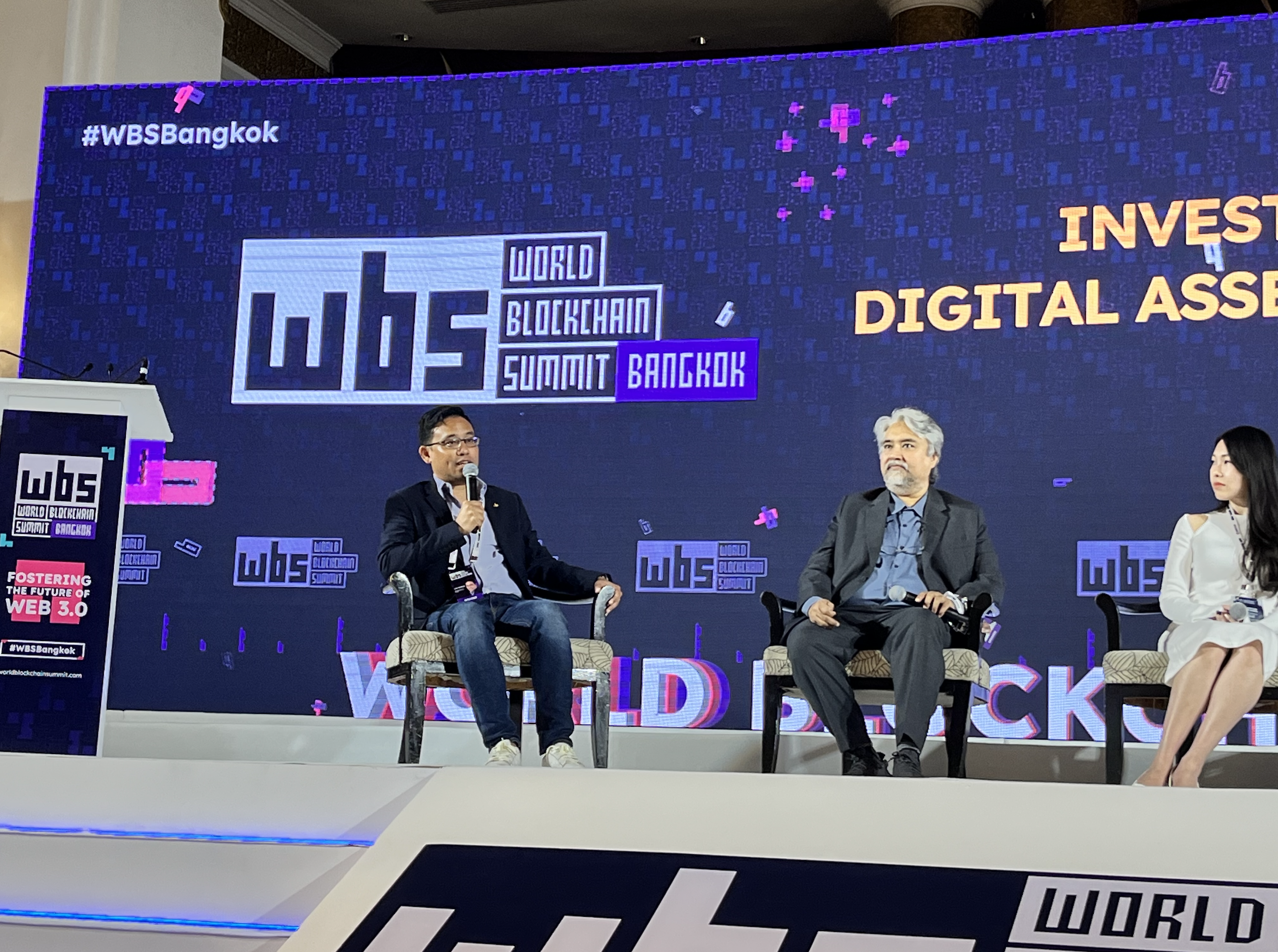 <i>‘แซม ตันสกุล’ ใน Panel Discussion งาน&nbsp;World Blockchain Summit 2022: Bangkok<br>รูปภาพ: CryptoSiam</i>