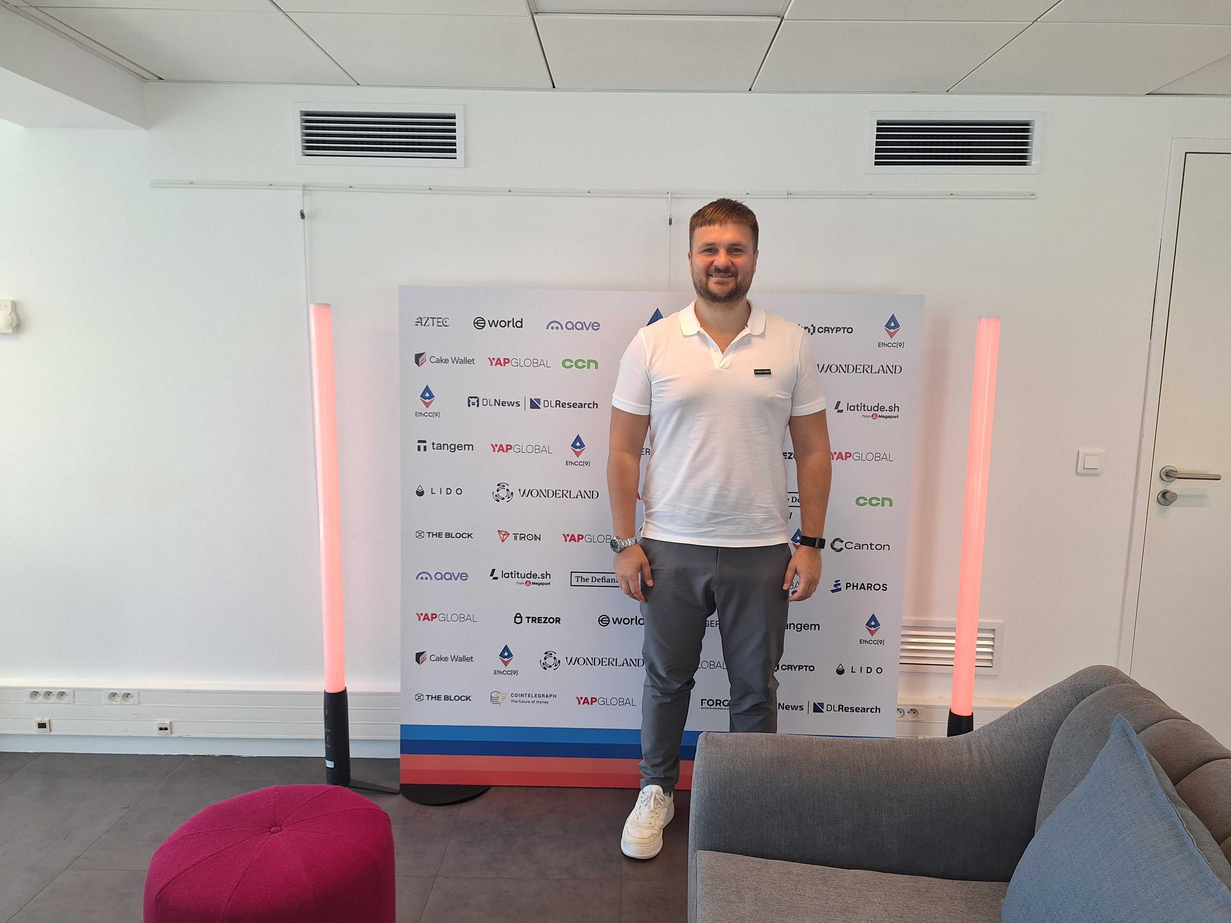 Dyma Budorin ผู้ร่วมก่อตั้งและ CEO ของ Hacken ระหว่างการให้สัมภาษณ์ในงาน EthCC 2026 ( ที่มา : Cointelegraph )