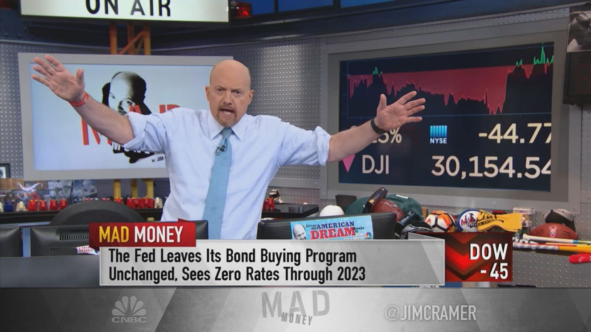 <i>Jim Cramer ในรายการ Mad Money ช่อง CNBC</i>