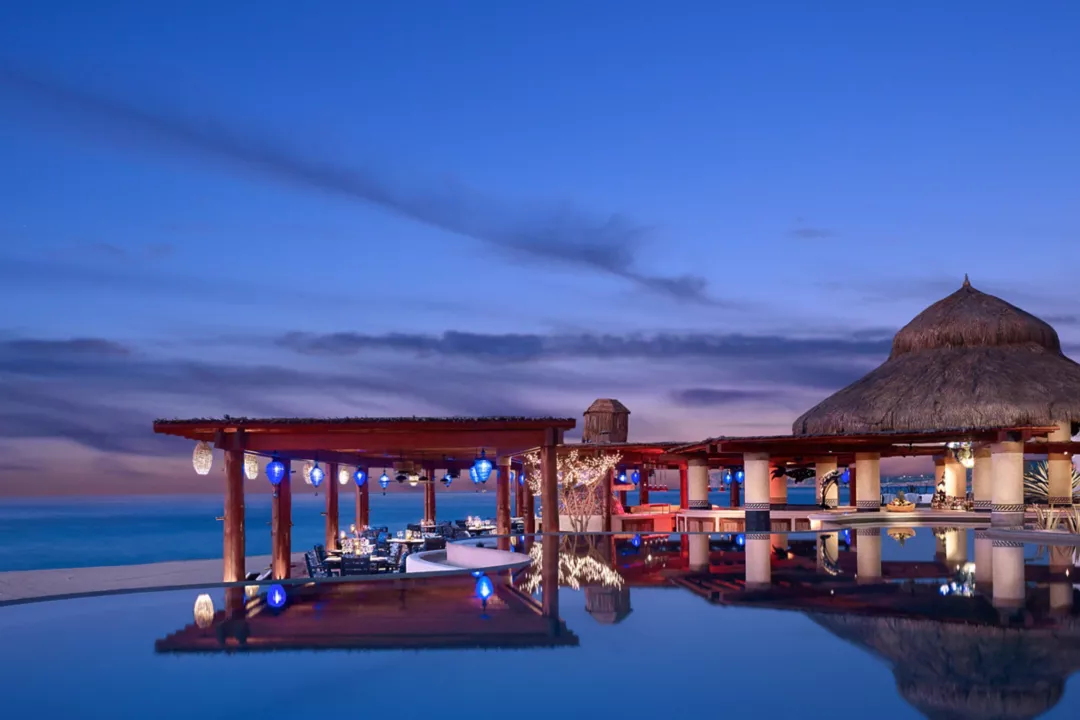 <i>โรงแรม Rosewood Resort<br>รูปภาพ: Rosewood Resort</i>